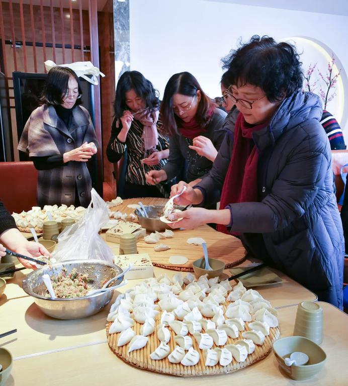 体验传统文化包饺子图片